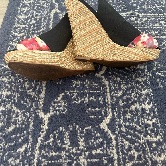 Floral detail wedges - Picture 6 of 6